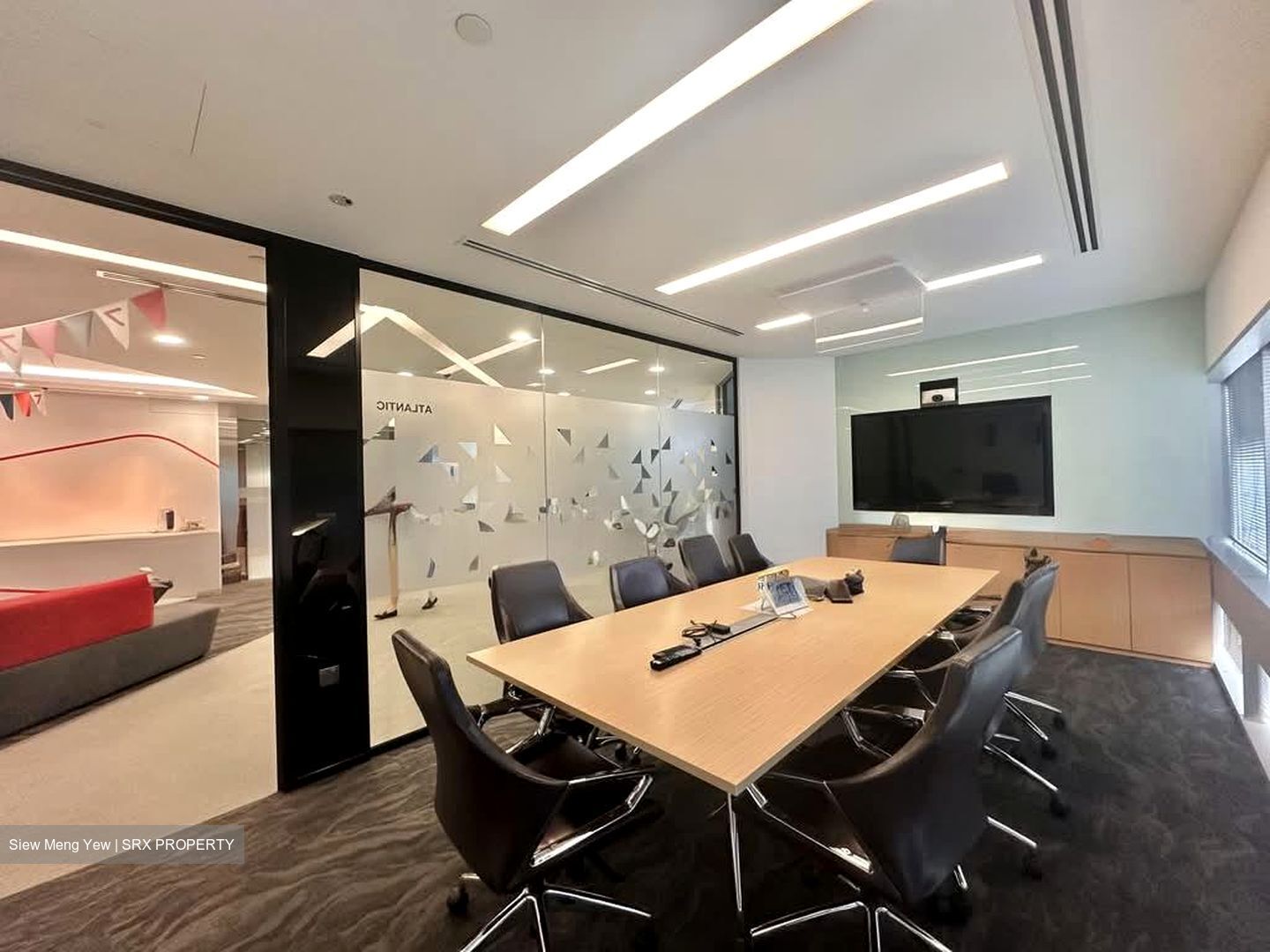 Gateway West (D7), Office #600645131